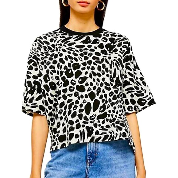 Topshop Petite Giraffe Print Crop Crew Neck Tshirt - Picture 1 of 6